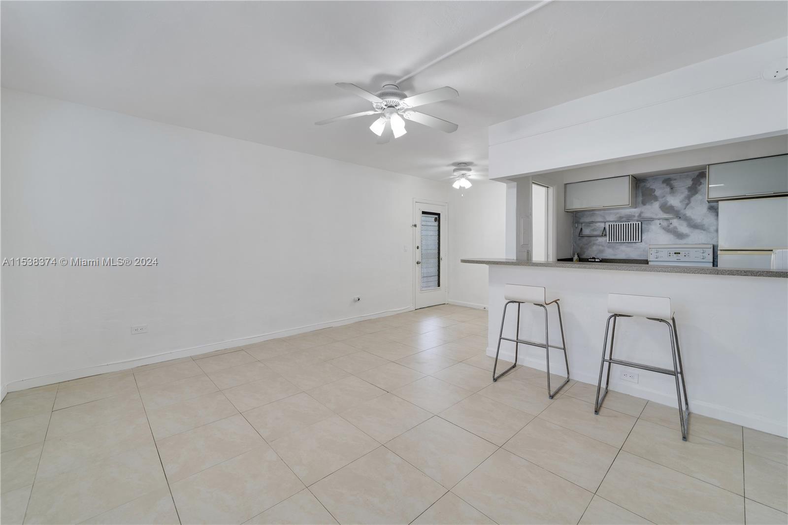 40 Salamanca Ave 7, Coral Gables, Florida 33134, 1 Bedroom Bedrooms, ,1 BathroomBathrooms,Residential,For Sale,40 Salamanca Ave 7,A11538374