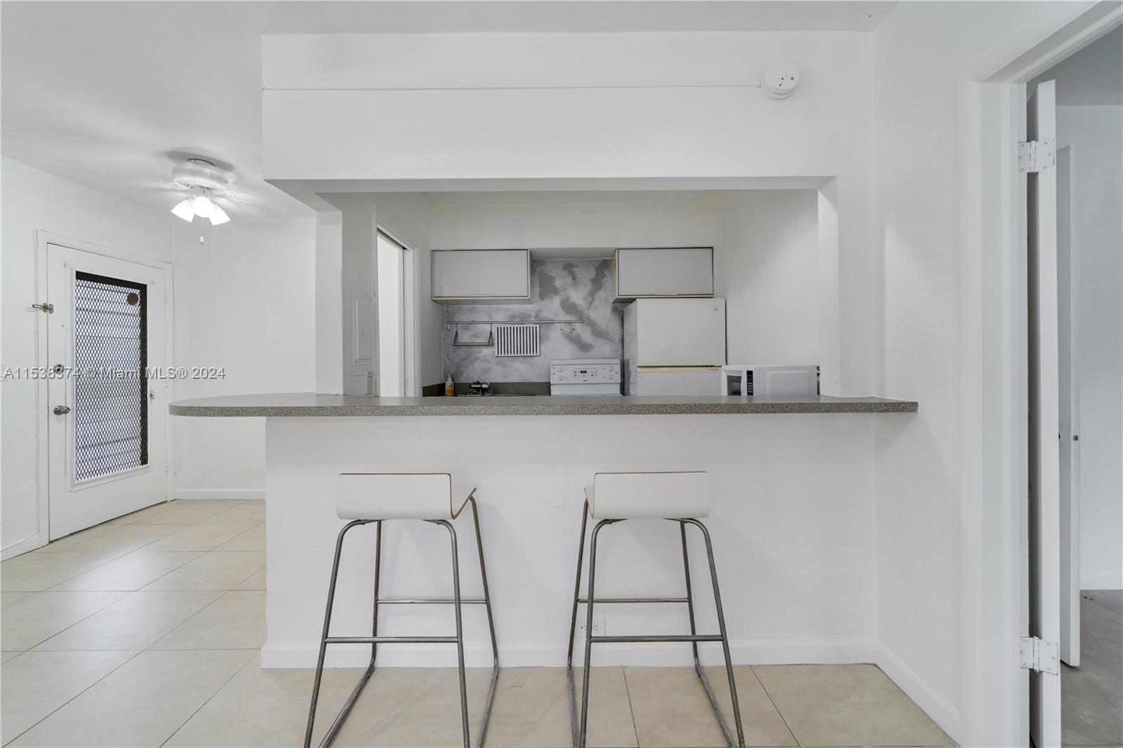 40 Salamanca Ave 7, Coral Gables, Florida 33134, 1 Bedroom Bedrooms, ,1 BathroomBathrooms,Residential,For Sale,40 Salamanca Ave 7,A11538374