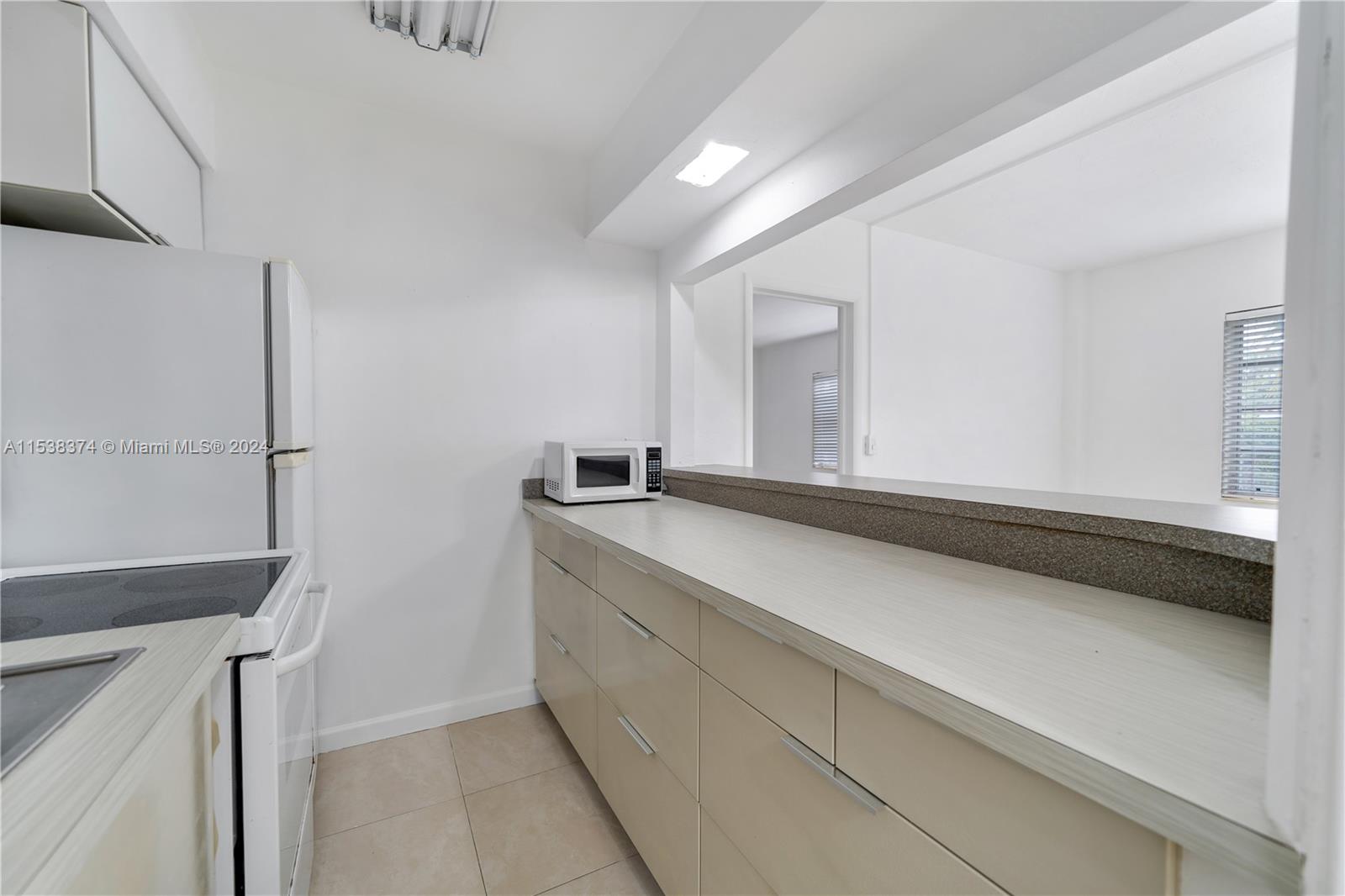 40 Salamanca Ave 7, Coral Gables, Florida 33134, 1 Bedroom Bedrooms, ,1 BathroomBathrooms,Residential,For Sale,40 Salamanca Ave 7,A11538374