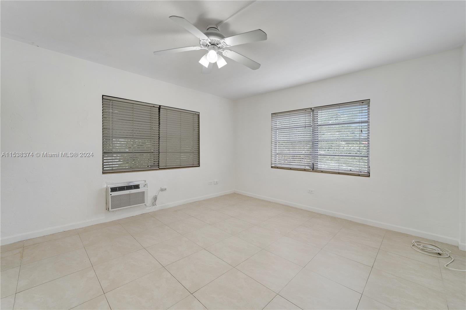 40 Salamanca Ave 7, Coral Gables, Florida 33134, 1 Bedroom Bedrooms, ,1 BathroomBathrooms,Residential,For Sale,40 Salamanca Ave 7,A11538374