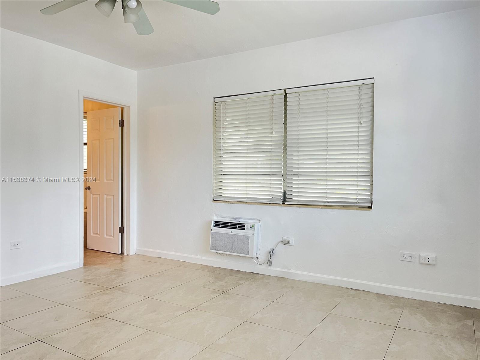 40 Salamanca Ave 7, Coral Gables, Florida 33134, 1 Bedroom Bedrooms, ,1 BathroomBathrooms,Residential,For Sale,40 Salamanca Ave 7,A11538374