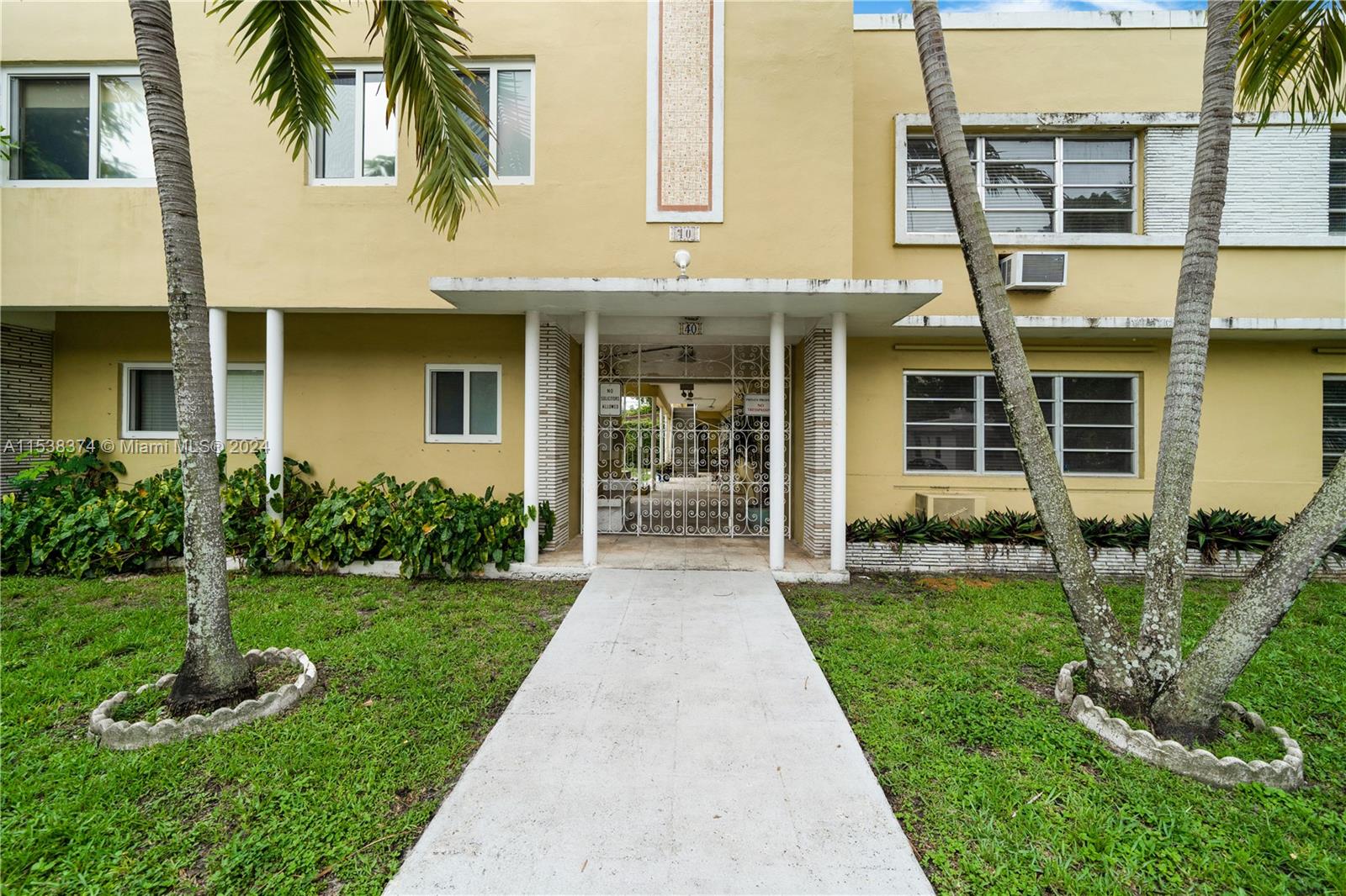 40 Salamanca Ave 7, Coral Gables, Florida 33134, 1 Bedroom Bedrooms, ,1 BathroomBathrooms,Residential,For Sale,40 Salamanca Ave 7,A11538374
