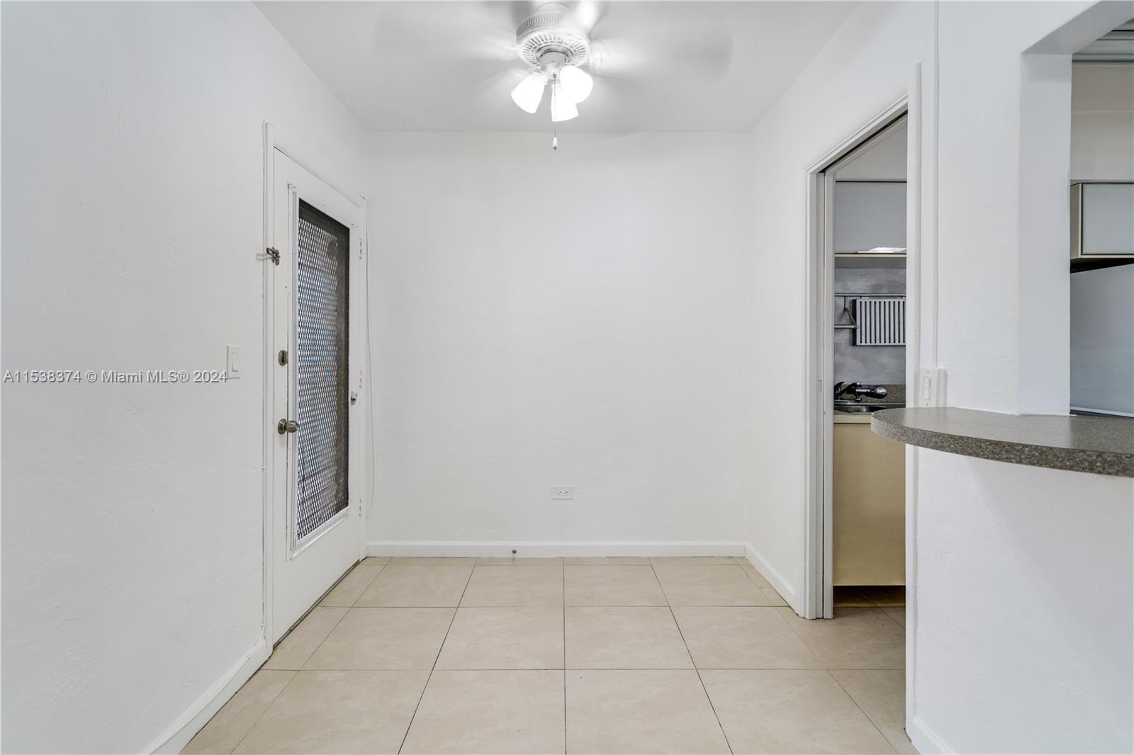 40 Salamanca Ave 7, Coral Gables, Florida 33134, 1 Bedroom Bedrooms, ,1 BathroomBathrooms,Residential,For Sale,40 Salamanca Ave 7,A11538374