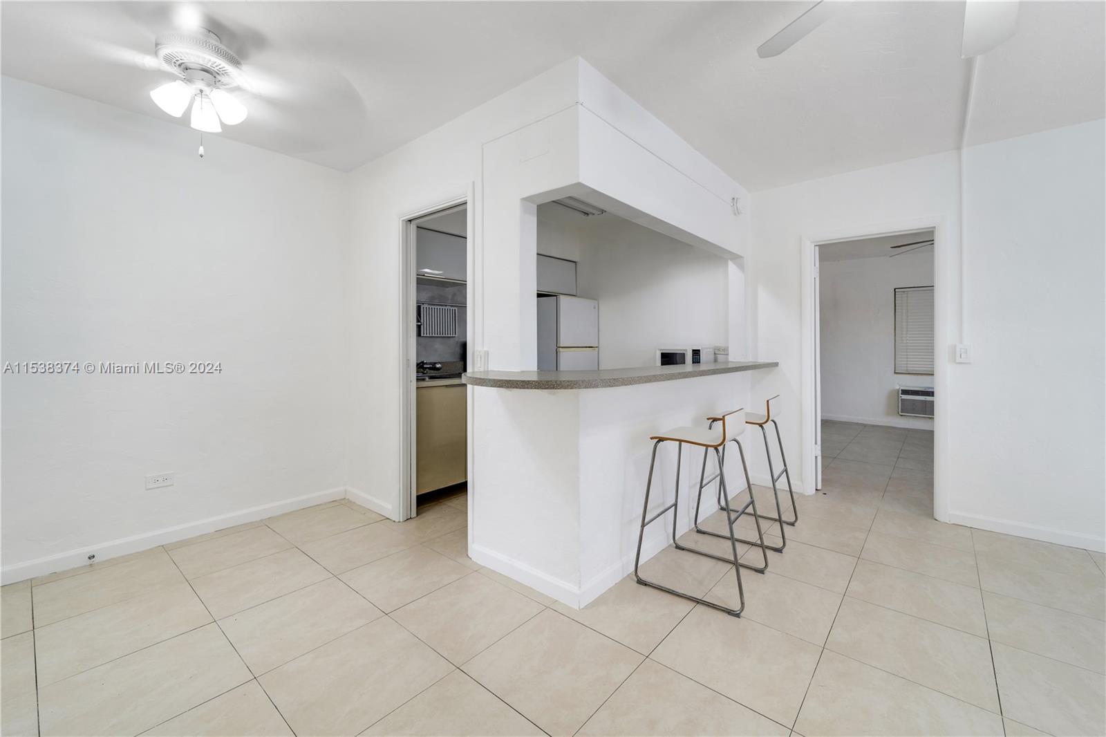 40 Salamanca Ave 7, Coral Gables, Florida 33134, 1 Bedroom Bedrooms, ,1 BathroomBathrooms,Residential,For Sale,40 Salamanca Ave 7,A11538374
