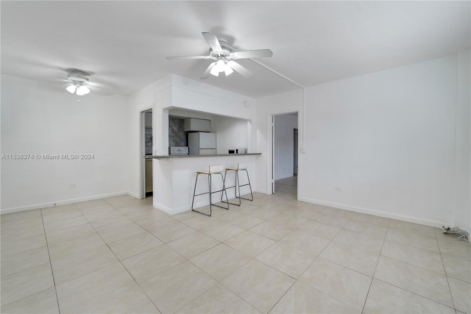 40 Salamanca Ave 7, Coral Gables, Florida 33134, 1 Bedroom Bedrooms, ,1 BathroomBathrooms,Residential,For Sale,40 Salamanca Ave 7,A11538374