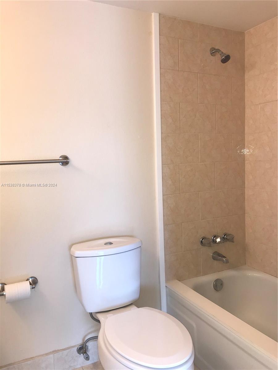 851 Three Islands Blvd 218, Hallandale Beach, Florida 33009, 2 Bedrooms Bedrooms, ,1 BathroomBathrooms,Residentiallease,For Rent,851 Three Islands Blvd 218,A11538378