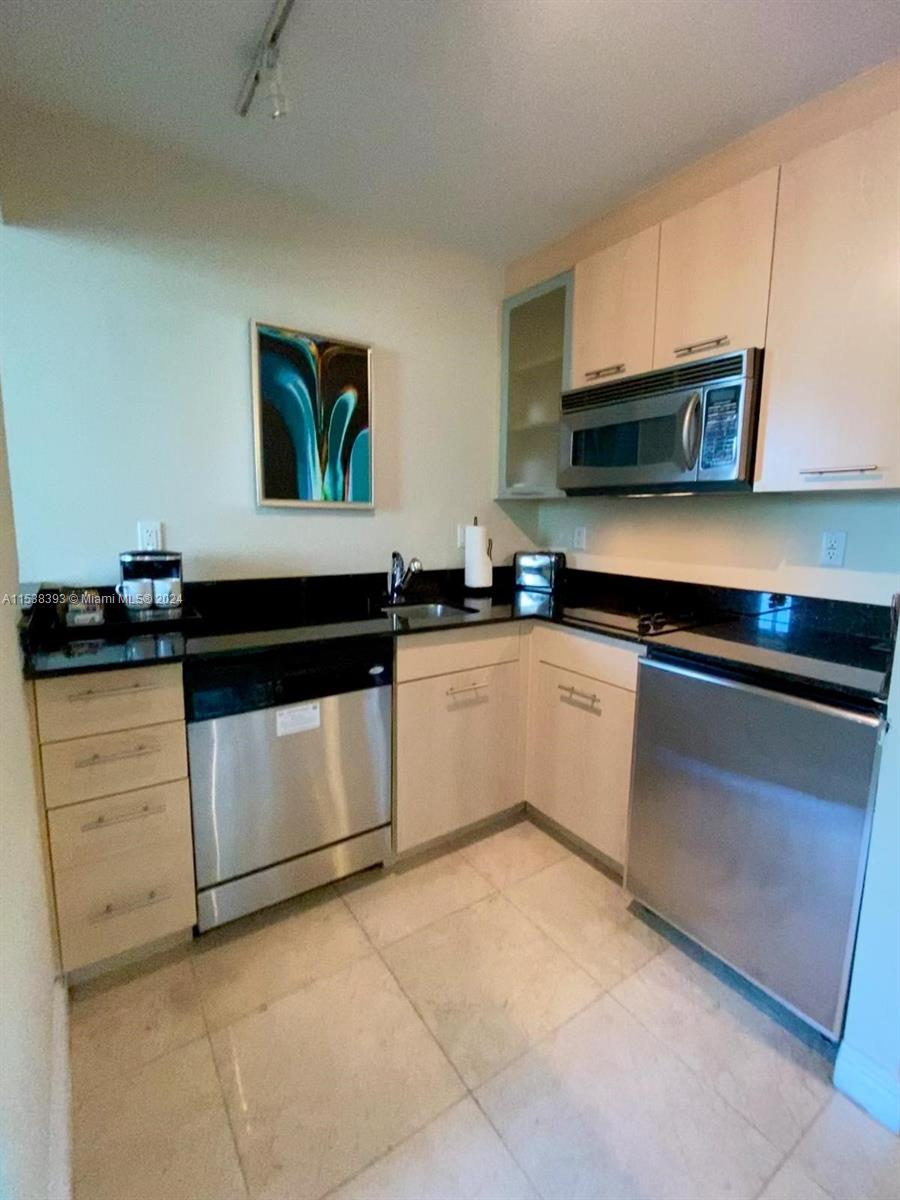 2670 E Sunrise Blvd 309, Fort Lauderdale, Florida 33304, 2 Bedrooms Bedrooms, ,2 BathroomsBathrooms,Residential,For Sale,2670 E Sunrise Blvd 309,A11538393