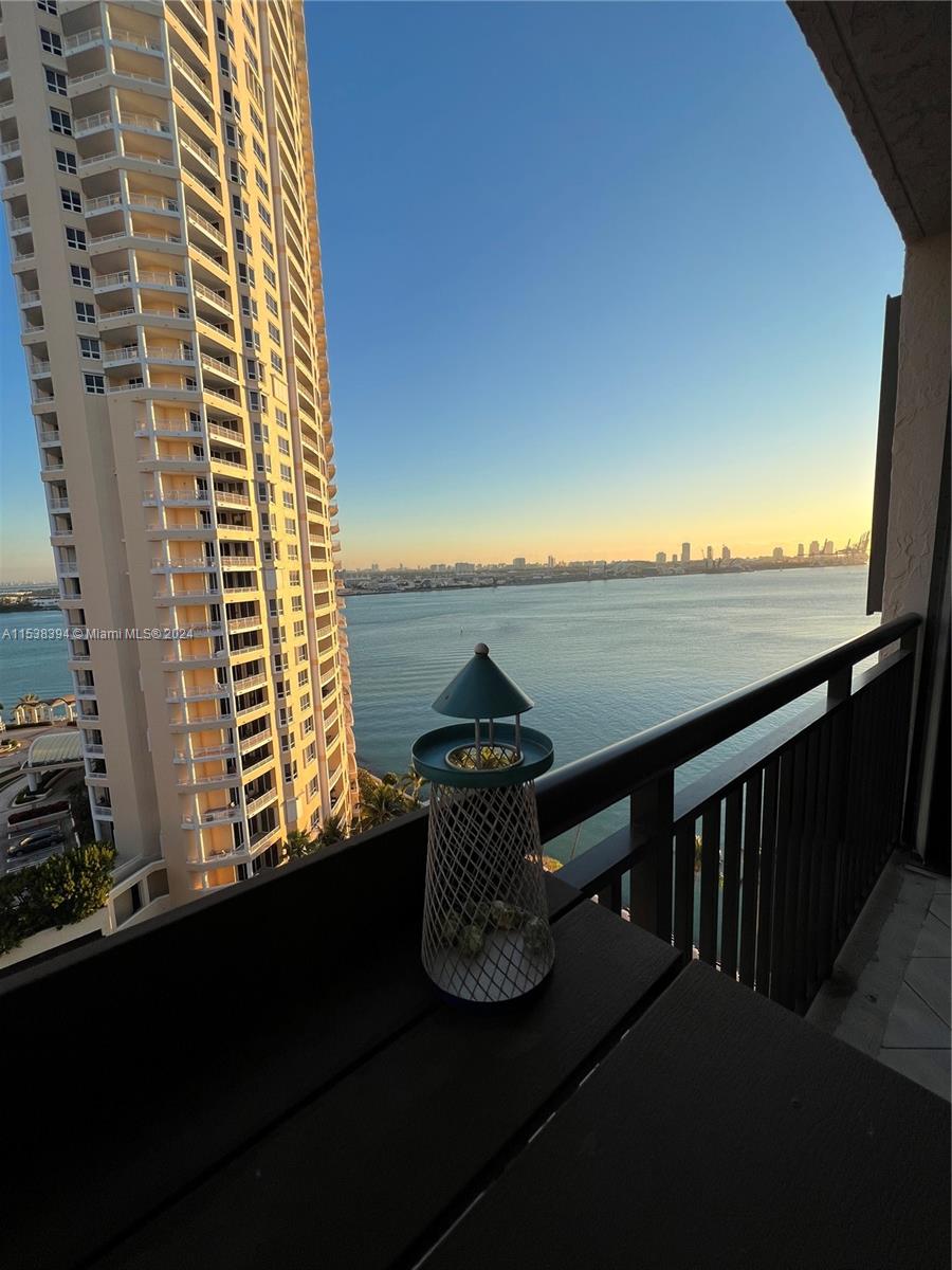 540 NE Brickell Key Dr 1624, Miami, Florida 33131, 1 Bedroom Bedrooms, ,1 BathroomBathrooms,Residential,For Sale,540 NE Brickell Key Dr 1624,A11538394