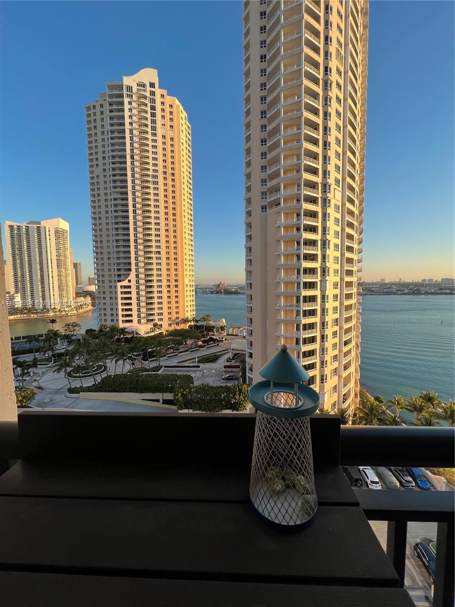540 NE Brickell Key Dr 1624, Miami, Florida 33131, 1 Bedroom Bedrooms, ,1 BathroomBathrooms,Residential,For Sale,540 NE Brickell Key Dr 1624,A11538394