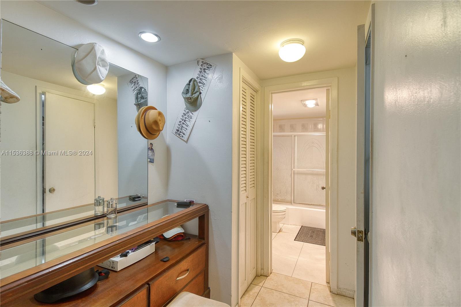 1101 Hillcrest Ct 101, Hollywood, Florida 33021, 1 Bedroom Bedrooms, ,1 BathroomBathrooms,Residential,For Sale,1101 Hillcrest Ct 101,A11536388