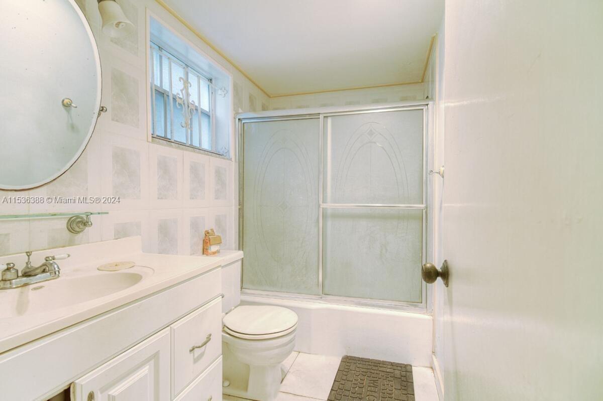 1101 Hillcrest Ct 101, Hollywood, Florida 33021, 1 Bedroom Bedrooms, ,1 BathroomBathrooms,Residential,For Sale,1101 Hillcrest Ct 101,A11536388