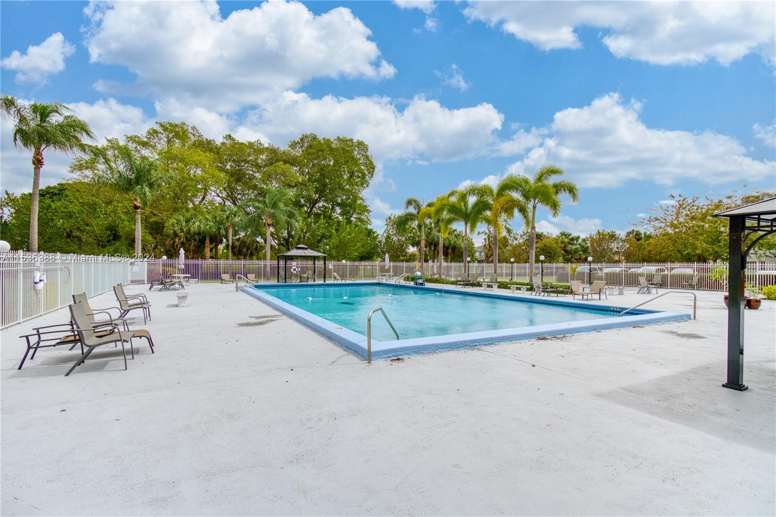 1101 Hillcrest Ct 101, Hollywood, Florida 33021, 1 Bedroom Bedrooms, ,1 BathroomBathrooms,Residential,For Sale,1101 Hillcrest Ct 101,A11536388