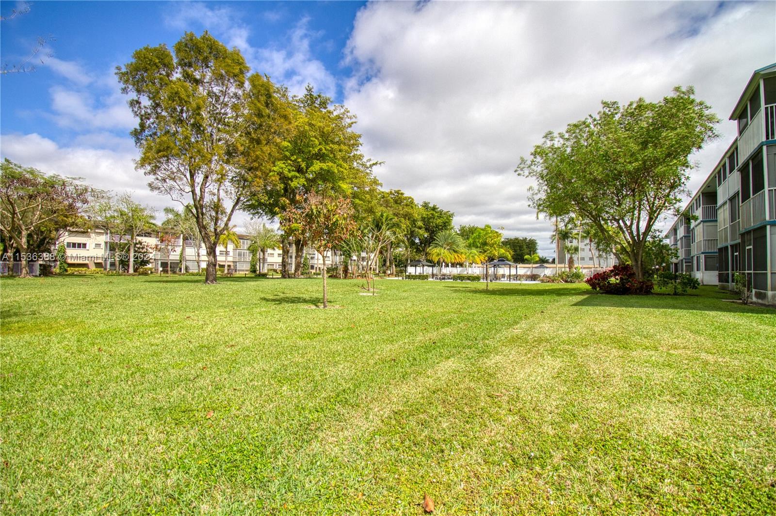 1101 Hillcrest Ct 101, Hollywood, Florida 33021, 1 Bedroom Bedrooms, ,1 BathroomBathrooms,Residential,For Sale,1101 Hillcrest Ct 101,A11536388