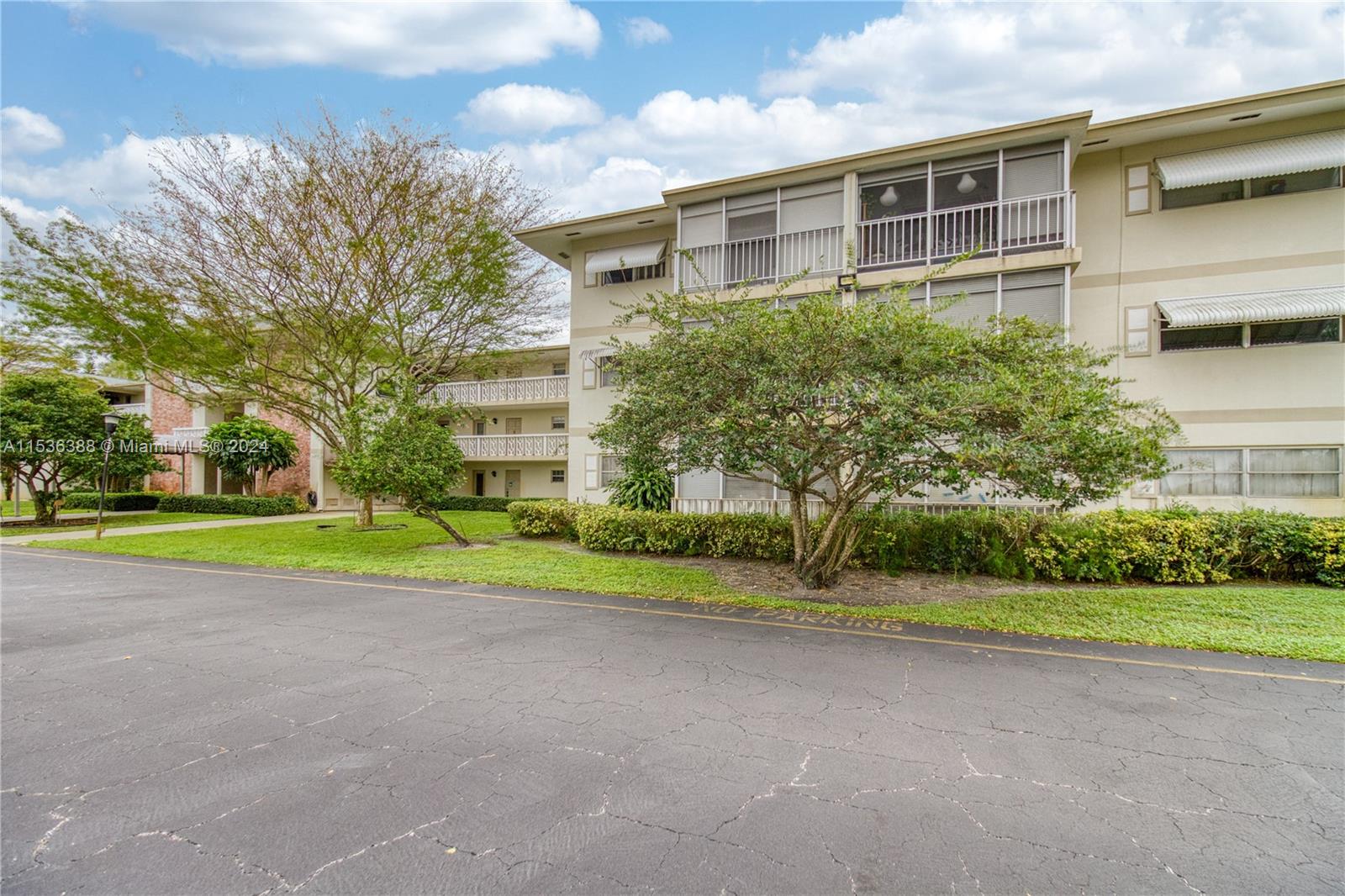 1101 Hillcrest Ct 101, Hollywood, Florida 33021, 1 Bedroom Bedrooms, ,1 BathroomBathrooms,Residential,For Sale,1101 Hillcrest Ct 101,A11536388