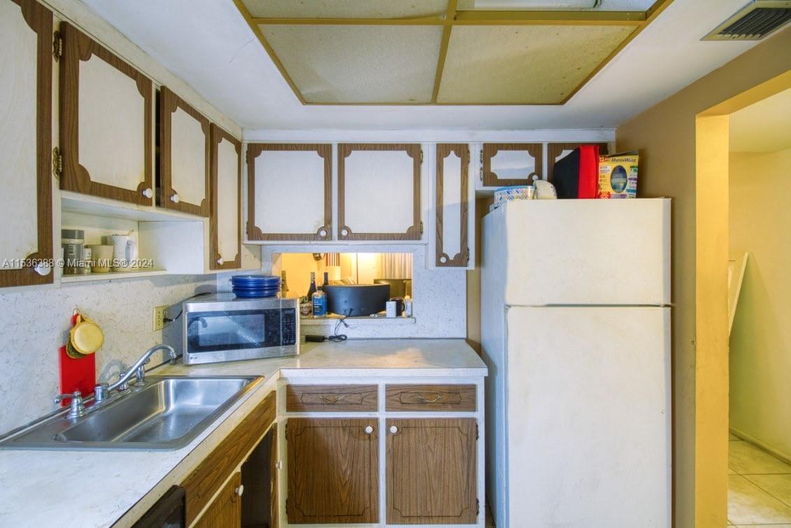 1101 Hillcrest Ct 101, Hollywood, Florida 33021, 1 Bedroom Bedrooms, ,1 BathroomBathrooms,Residential,For Sale,1101 Hillcrest Ct 101,A11536388