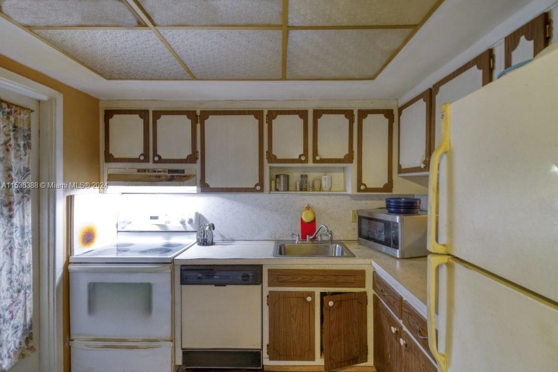 1101 Hillcrest Ct 101, Hollywood, Florida 33021, 1 Bedroom Bedrooms, ,1 BathroomBathrooms,Residential,For Sale,1101 Hillcrest Ct 101,A11536388