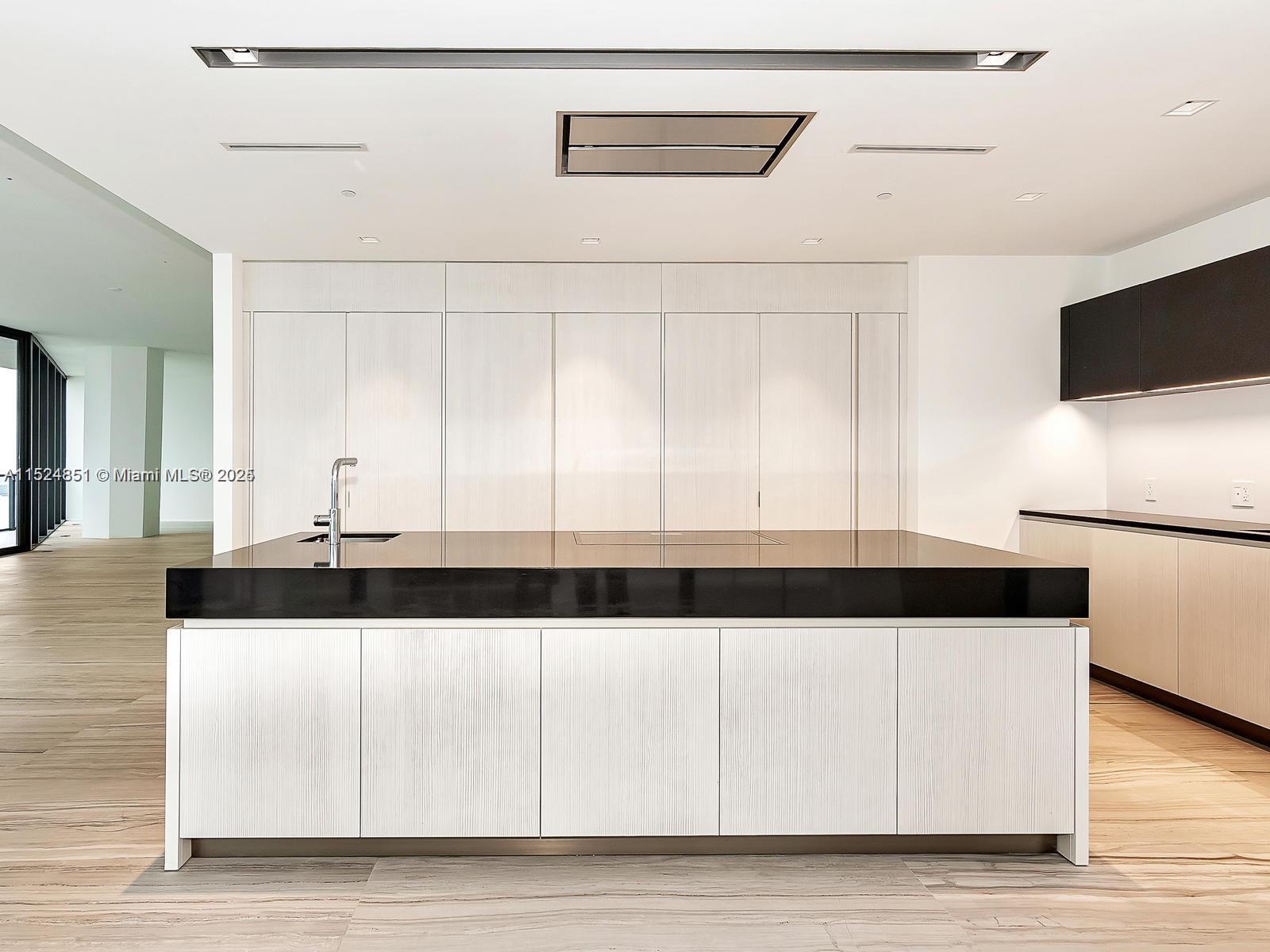 1000 Biscayne Blvd 4802, Miami, Florida 33132, 4 Bedrooms Bedrooms, ,5 BathroomsBathrooms,Residentiallease,For Rent,1000 Biscayne Blvd 4802,A11524851