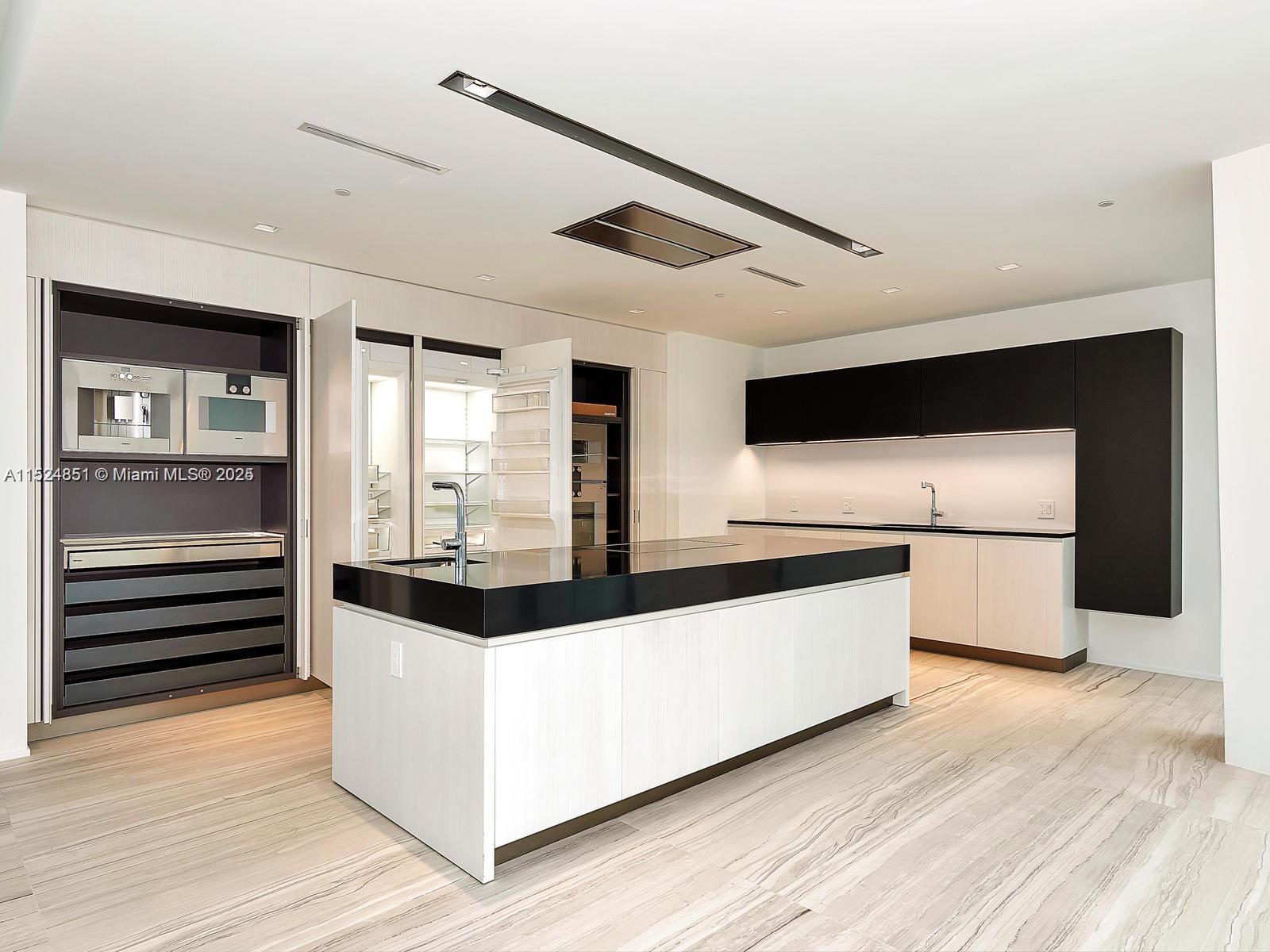 1000 Biscayne Blvd 4802, Miami, Florida 33132, 4 Bedrooms Bedrooms, ,5 BathroomsBathrooms,Residentiallease,For Rent,1000 Biscayne Blvd 4802,A11524851