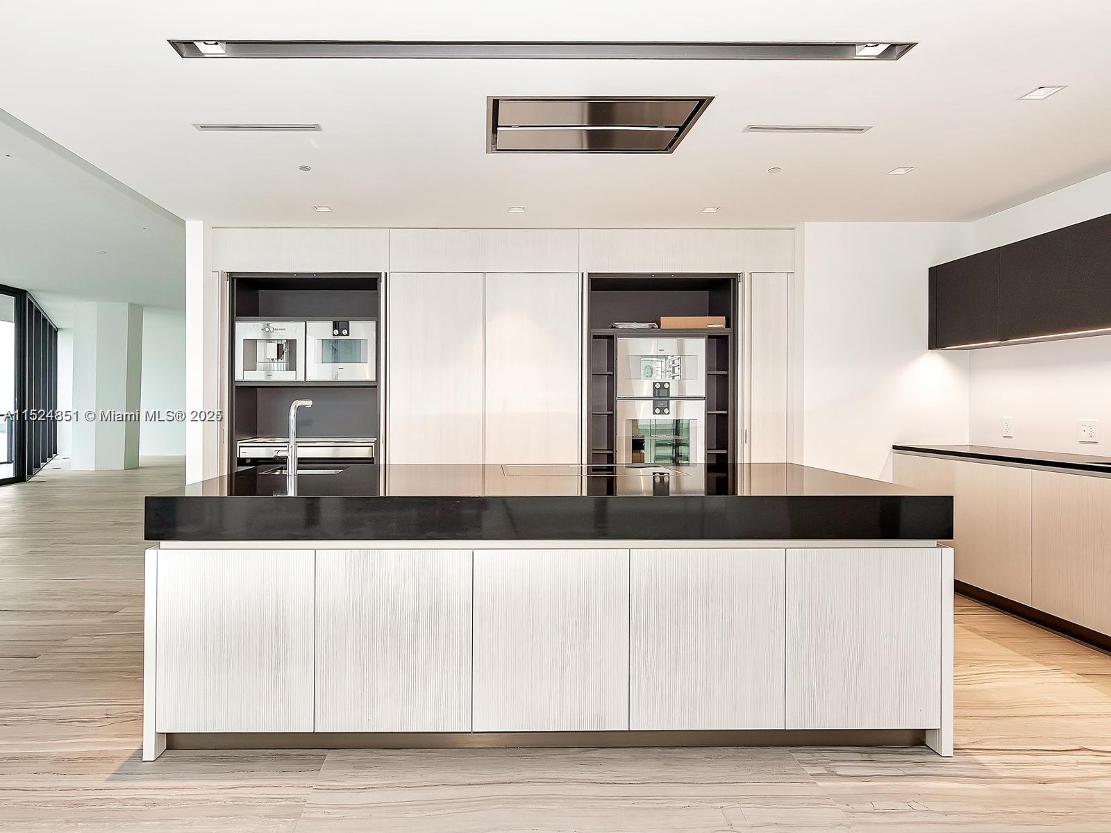 1000 Biscayne Blvd 4802, Miami, Florida 33132, 4 Bedrooms Bedrooms, ,5 BathroomsBathrooms,Residentiallease,For Rent,1000 Biscayne Blvd 4802,A11524851