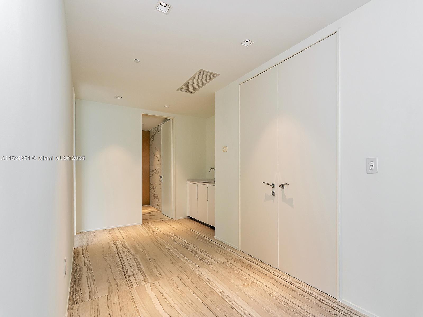 1000 Biscayne Blvd 4802, Miami, Florida 33132, 4 Bedrooms Bedrooms, ,5 BathroomsBathrooms,Residentiallease,For Rent,1000 Biscayne Blvd 4802,A11524851