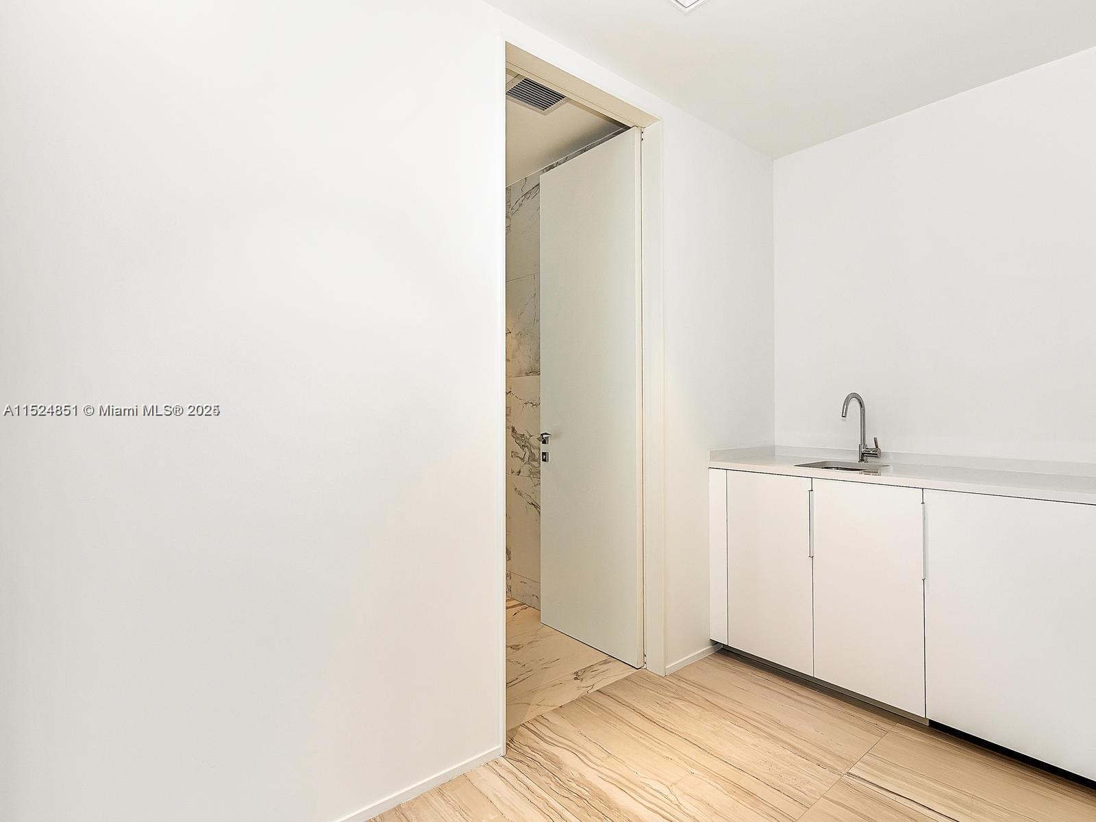 1000 Biscayne Blvd 4802, Miami, Florida 33132, 4 Bedrooms Bedrooms, ,5 BathroomsBathrooms,Residentiallease,For Rent,1000 Biscayne Blvd 4802,A11524851