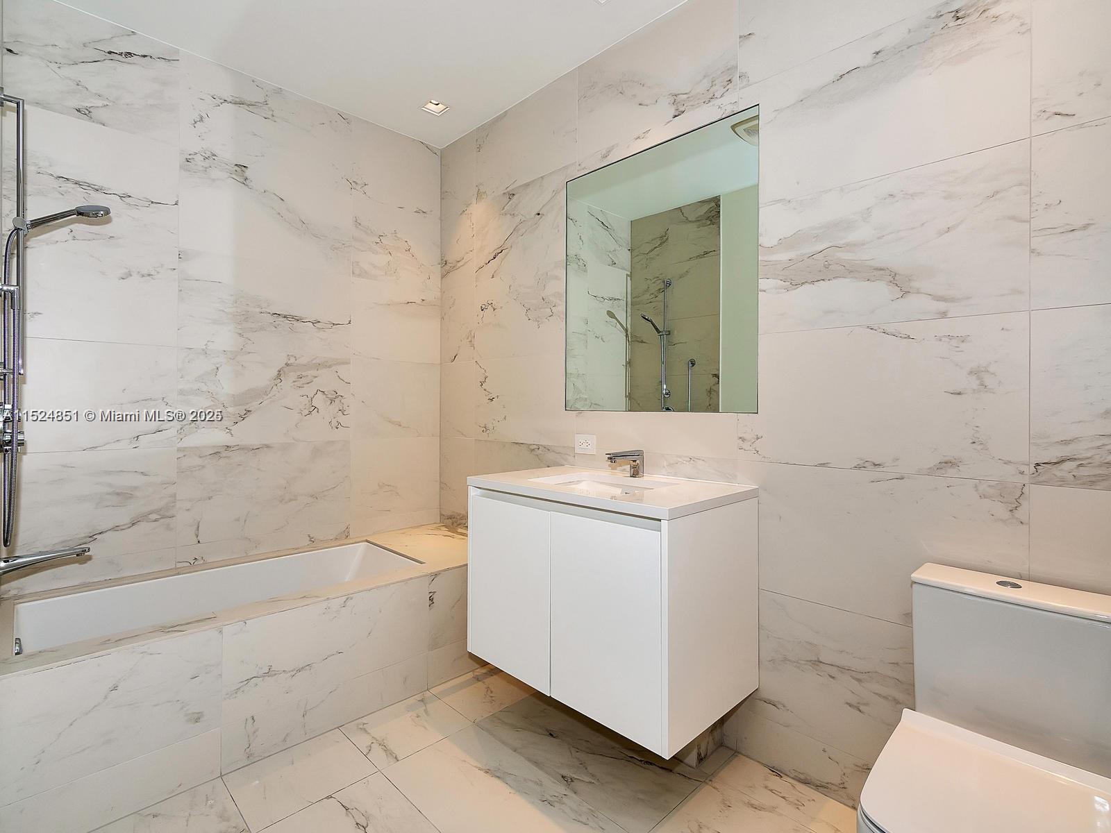 1000 Biscayne Blvd 4802, Miami, Florida 33132, 4 Bedrooms Bedrooms, ,5 BathroomsBathrooms,Residentiallease,For Rent,1000 Biscayne Blvd 4802,A11524851