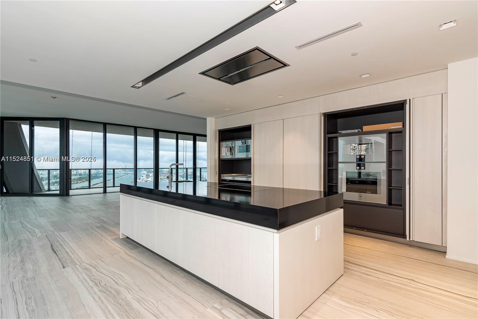 1000 Biscayne Blvd 4802, Miami, Florida 33132, 4 Bedrooms Bedrooms, ,5 BathroomsBathrooms,Residentiallease,For Rent,1000 Biscayne Blvd 4802,A11524851