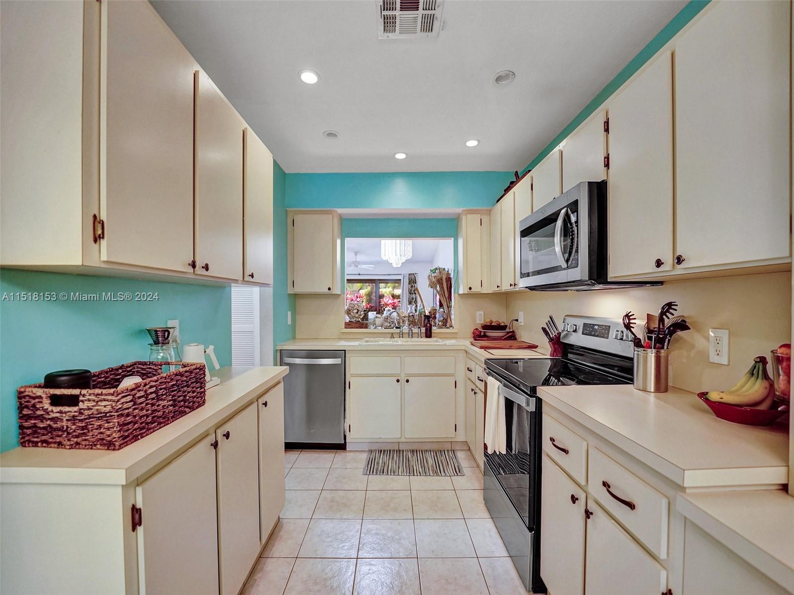 455 SE 11th Terrace 455, Dania Beach, Florida 33004, 2 Bedrooms Bedrooms, ,2 BathroomsBathrooms,Residential,For Sale,455 SE 11th Terrace 455,A11518153