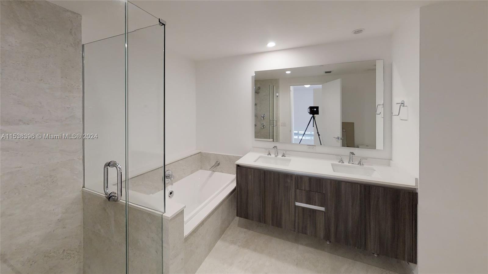 488 NE 18 st 801, Miami, Florida 33132, 2 Bedrooms Bedrooms, ,2 BathroomsBathrooms,Residentiallease,For Rent,488 NE 18 st 801,A11538396