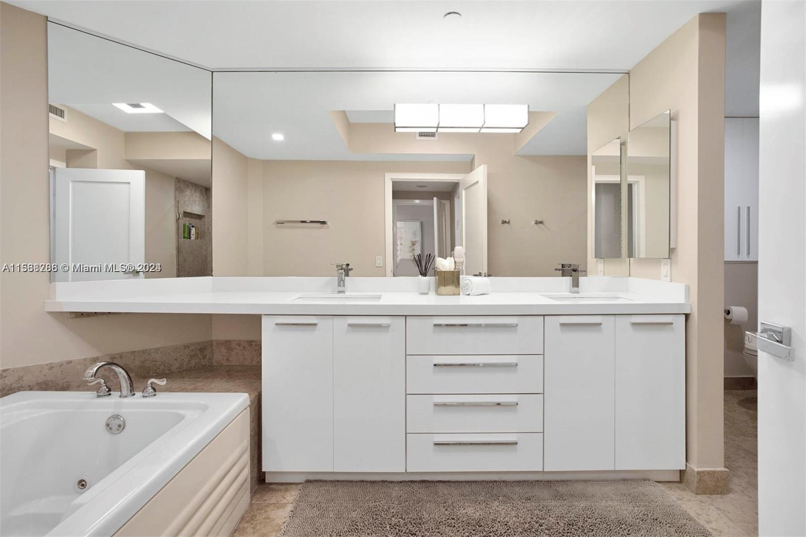 4775 Collins Ave 704, Miami Beach, Florida 33140, 2 Bedrooms Bedrooms, ,2 BathroomsBathrooms,Residentiallease,For Rent,4775 Collins Ave 704,A11538286