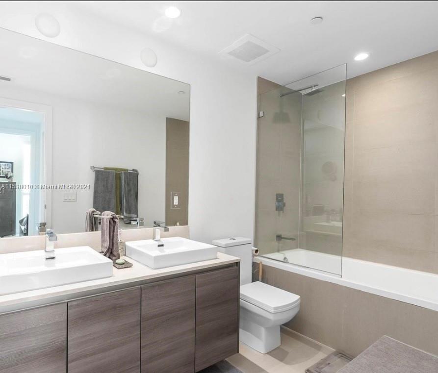 1080 Brickell Ave 2103, Miami, Florida 33131, 1 Bedroom Bedrooms, ,1 BathroomBathrooms,Residential,For Sale,1080 Brickell Ave 2103,A11538010
