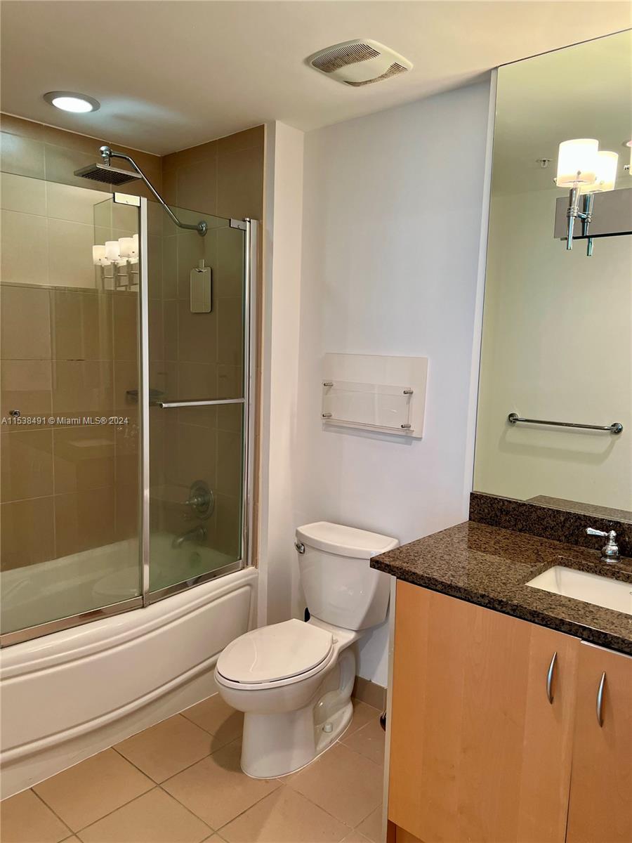 300 S Biscayne Blvd Loft 818, Miami, Florida 33131, 1 Bedroom Bedrooms, ,1 BathroomBathrooms,Residentiallease,For Rent,300 S Biscayne Blvd Loft 818,A11538491