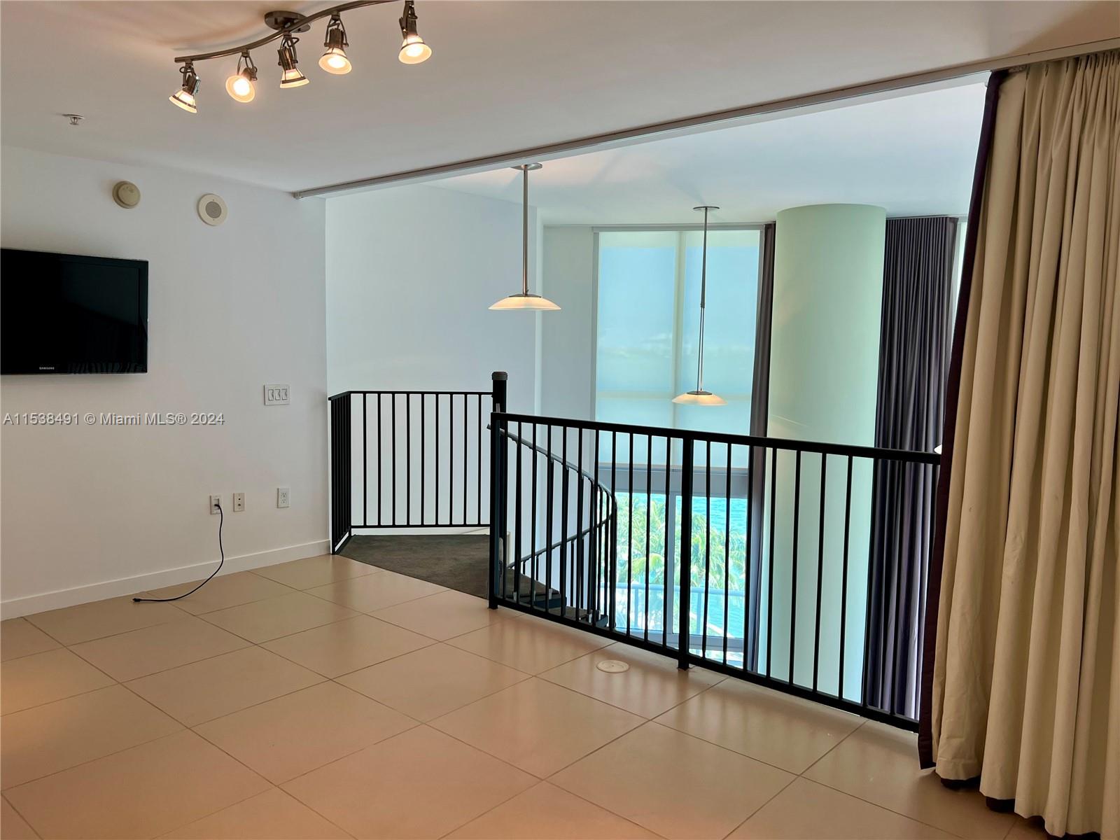 300 S Biscayne Blvd Loft 818, Miami, Florida 33131, 1 Bedroom Bedrooms, ,1 BathroomBathrooms,Residentiallease,For Rent,300 S Biscayne Blvd Loft 818,A11538491