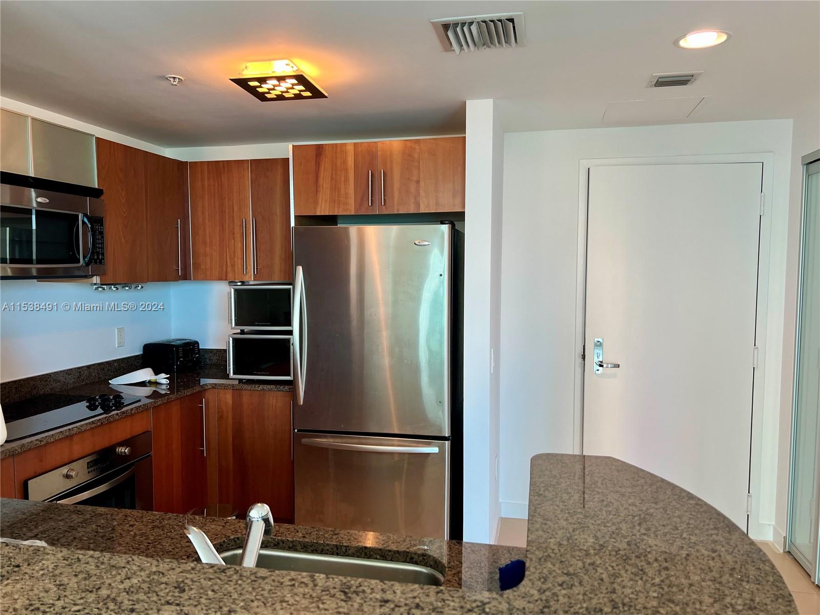 300 S Biscayne Blvd Loft 818, Miami, Florida 33131, 1 Bedroom Bedrooms, ,1 BathroomBathrooms,Residentiallease,For Rent,300 S Biscayne Blvd Loft 818,A11538491