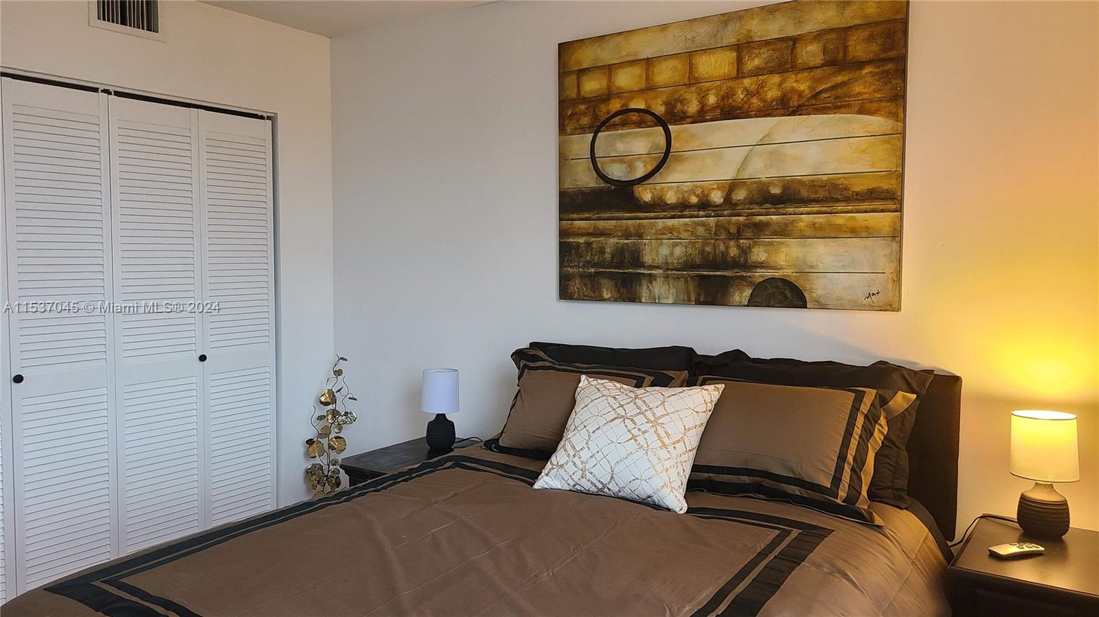 2500 Parkview Dr 802, Hallandale Beach, Florida 33009, 2 Bedrooms Bedrooms, ,2 BathroomsBathrooms,Residentiallease,For Rent,2500 Parkview Dr 802,A11537045