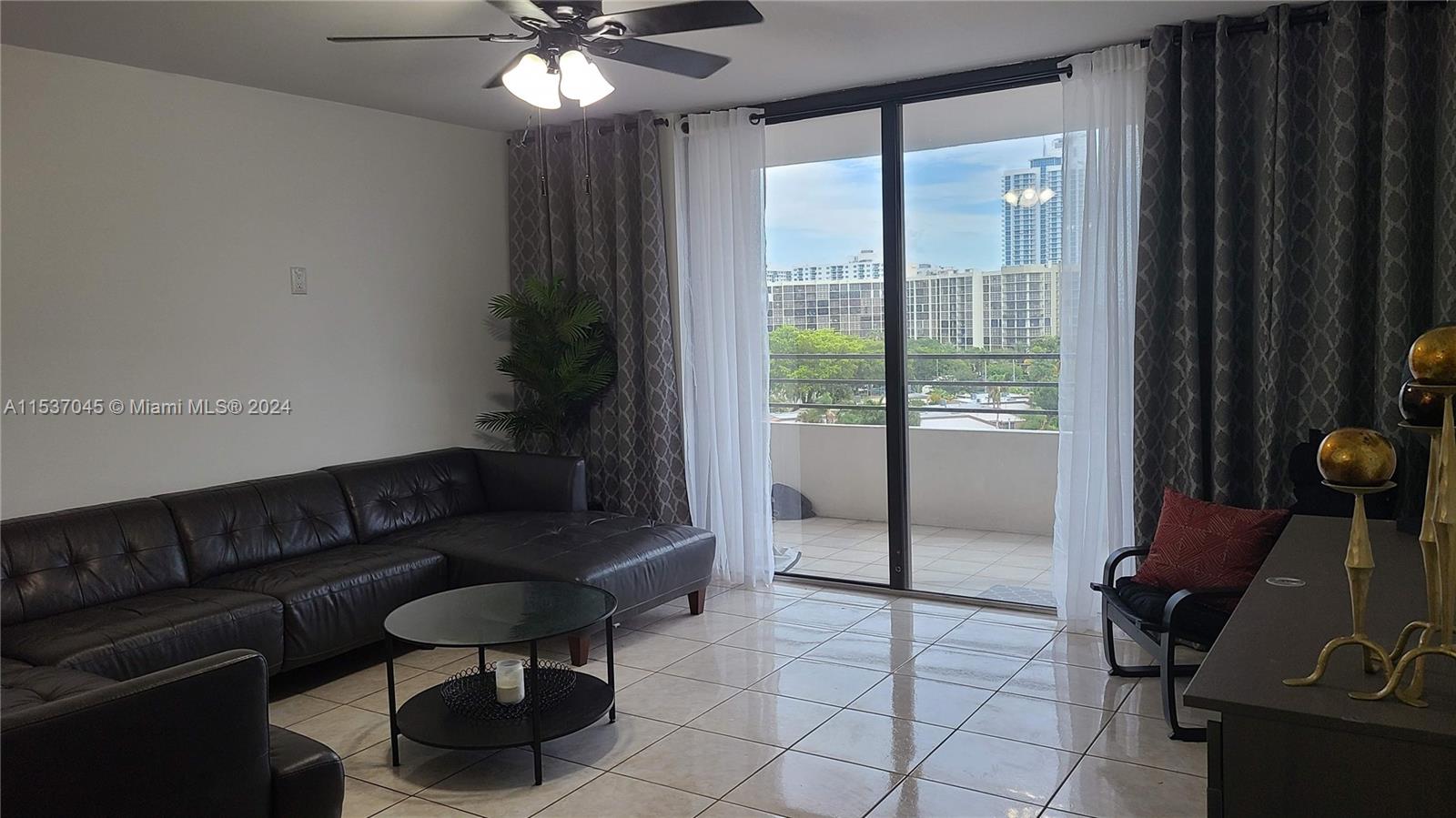 2500 Parkview Dr 802, Hallandale Beach, Florida 33009, 2 Bedrooms Bedrooms, ,2 BathroomsBathrooms,Residentiallease,For Rent,2500 Parkview Dr 802,A11537045
