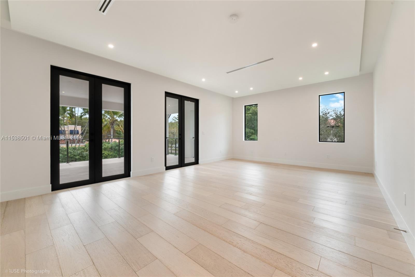 642 Madeira Ave, Coral Gables, Florida 33134, 5 Bedrooms Bedrooms, ,6 BathroomsBathrooms,Residential,For Sale,642 Madeira Ave,A11538501