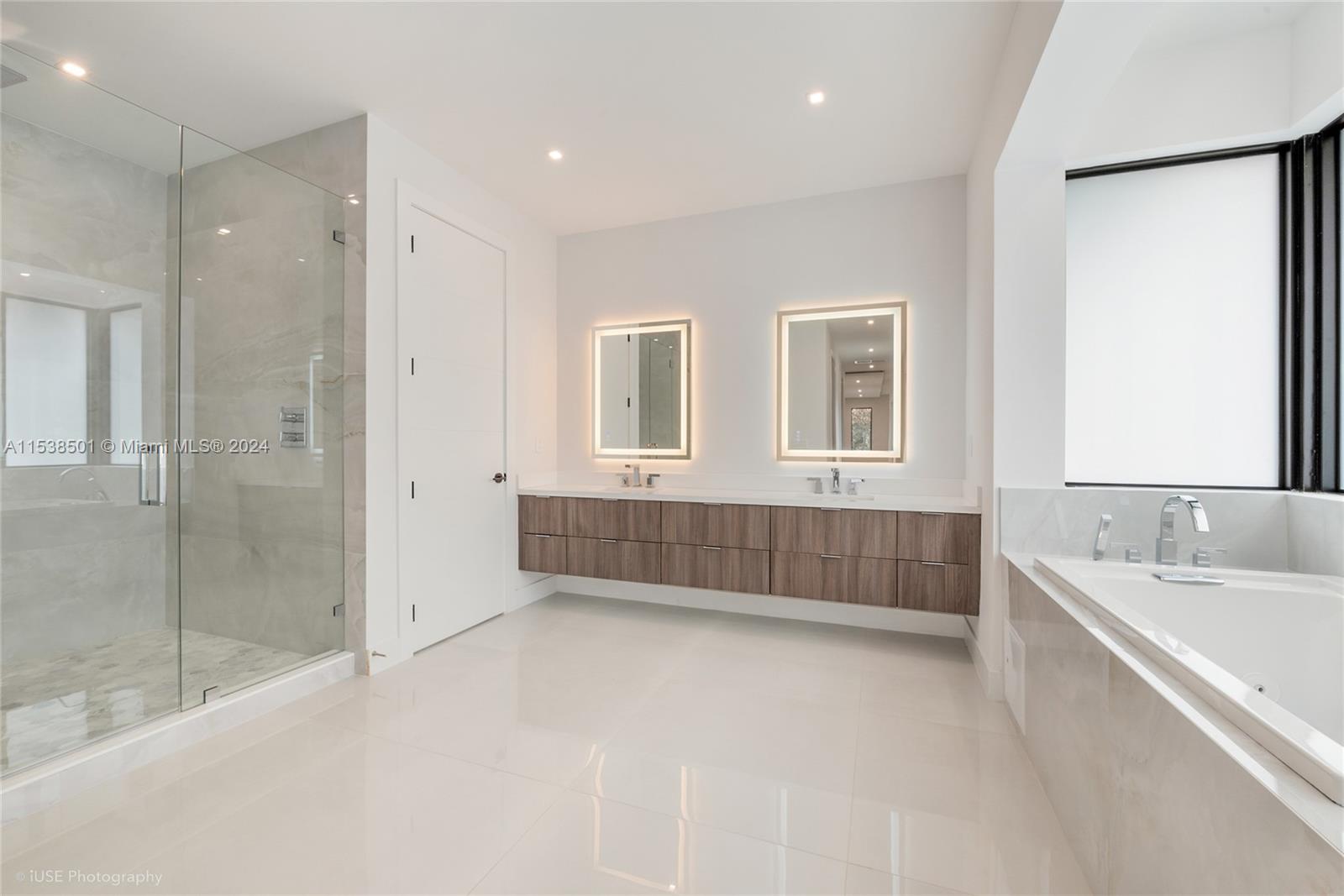 642 Madeira Ave, Coral Gables, FL, 33134 United States, 5 Bedrooms Bedrooms, ,6 BathroomsBathrooms,Residential,For Sale,Madeira Ave,A11538501