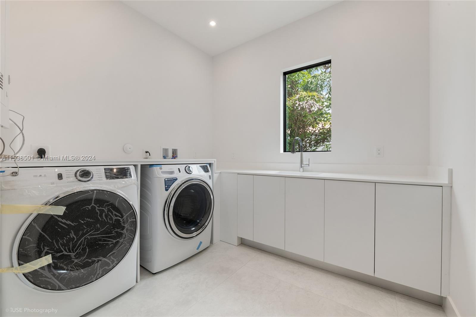 642 Madeira Ave, Coral Gables, Florida 33134, 5 Bedrooms Bedrooms, ,6 BathroomsBathrooms,Residential,For Sale,642 Madeira Ave,A11538501