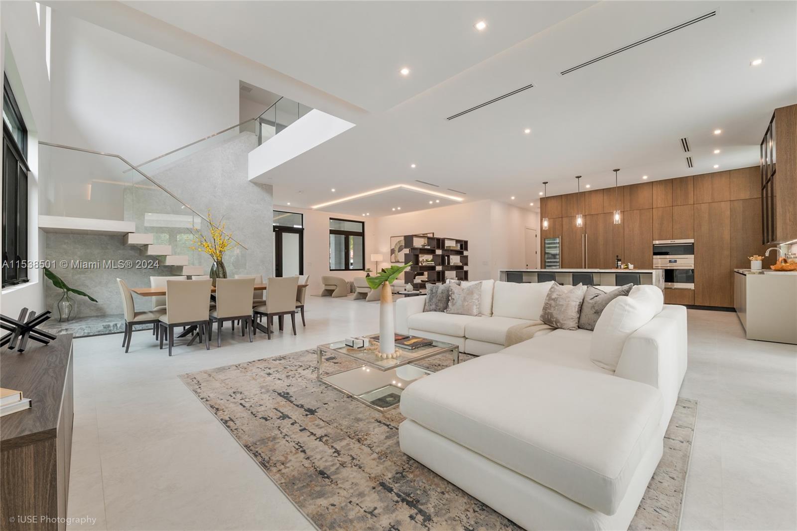 642 Madeira Ave, Coral Gables, Florida 33134, 5 Bedrooms Bedrooms, ,6 BathroomsBathrooms,Residential,For Sale,642 Madeira Ave,A11538501