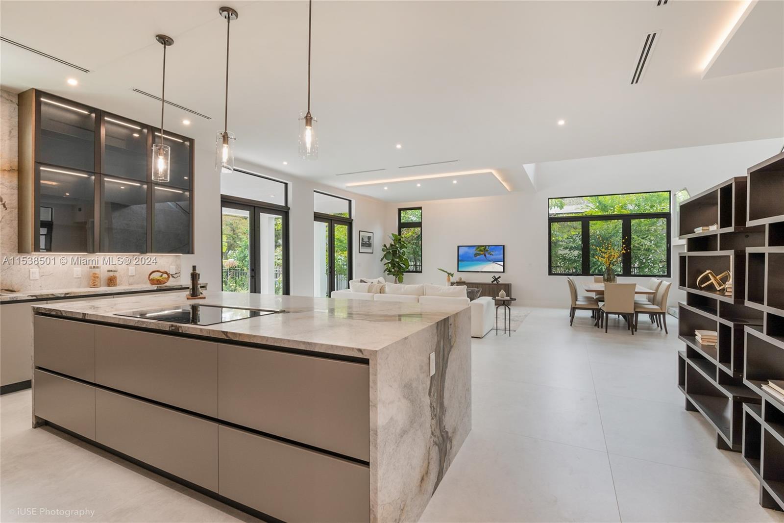 642 Madeira Ave, Coral Gables, Florida 33134, 5 Bedrooms Bedrooms, ,6 BathroomsBathrooms,Residential,For Sale,642 Madeira Ave,A11538501