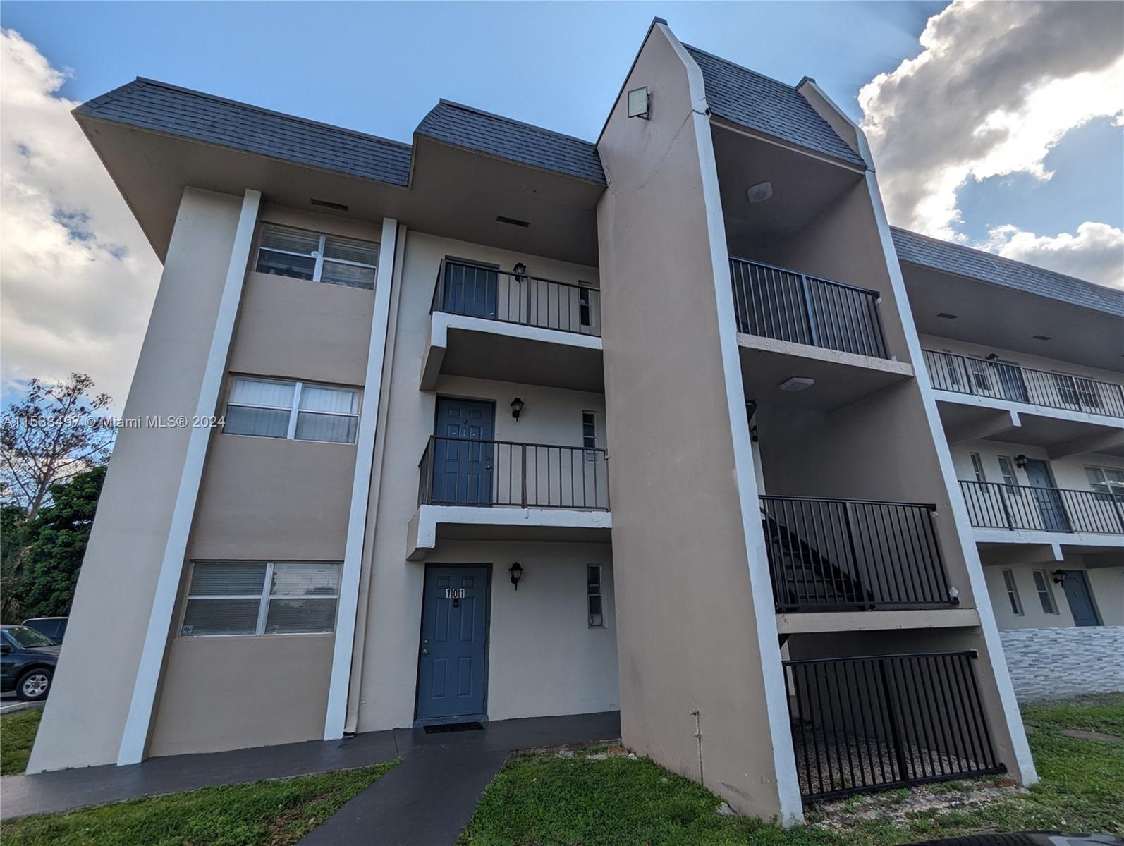 8020 Fairview Dr 301, Tamarac, Florida 33321, 2 Bedrooms Bedrooms, ,2 BathroomsBathrooms,Residential,For Sale,8020 Fairview Dr 301,A11538497