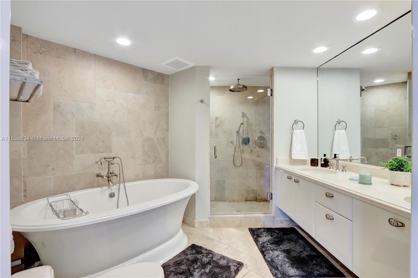 333 Las Olas Way, Fort Lauderdale, FL, 33301 United States, 2 Bedrooms Bedrooms, ,2 BathroomsBathrooms,Residential,For Sale,Las Olas Way,A11538534