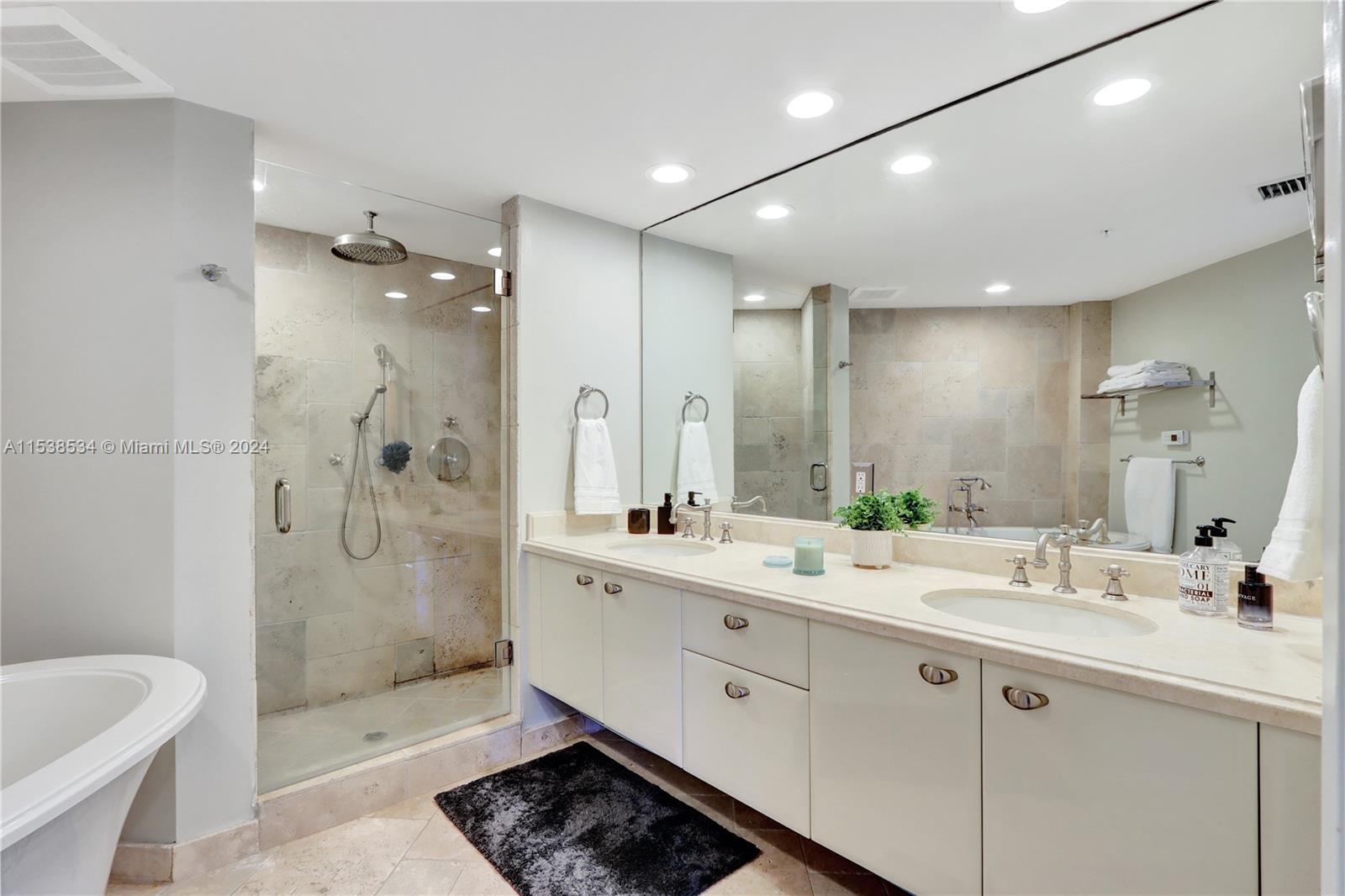 333 Las Olas Way, Fort Lauderdale, FL, 33301 United States, 2 Bedrooms Bedrooms, ,2 BathroomsBathrooms,Residential,For Sale,Las Olas Way,A11538534