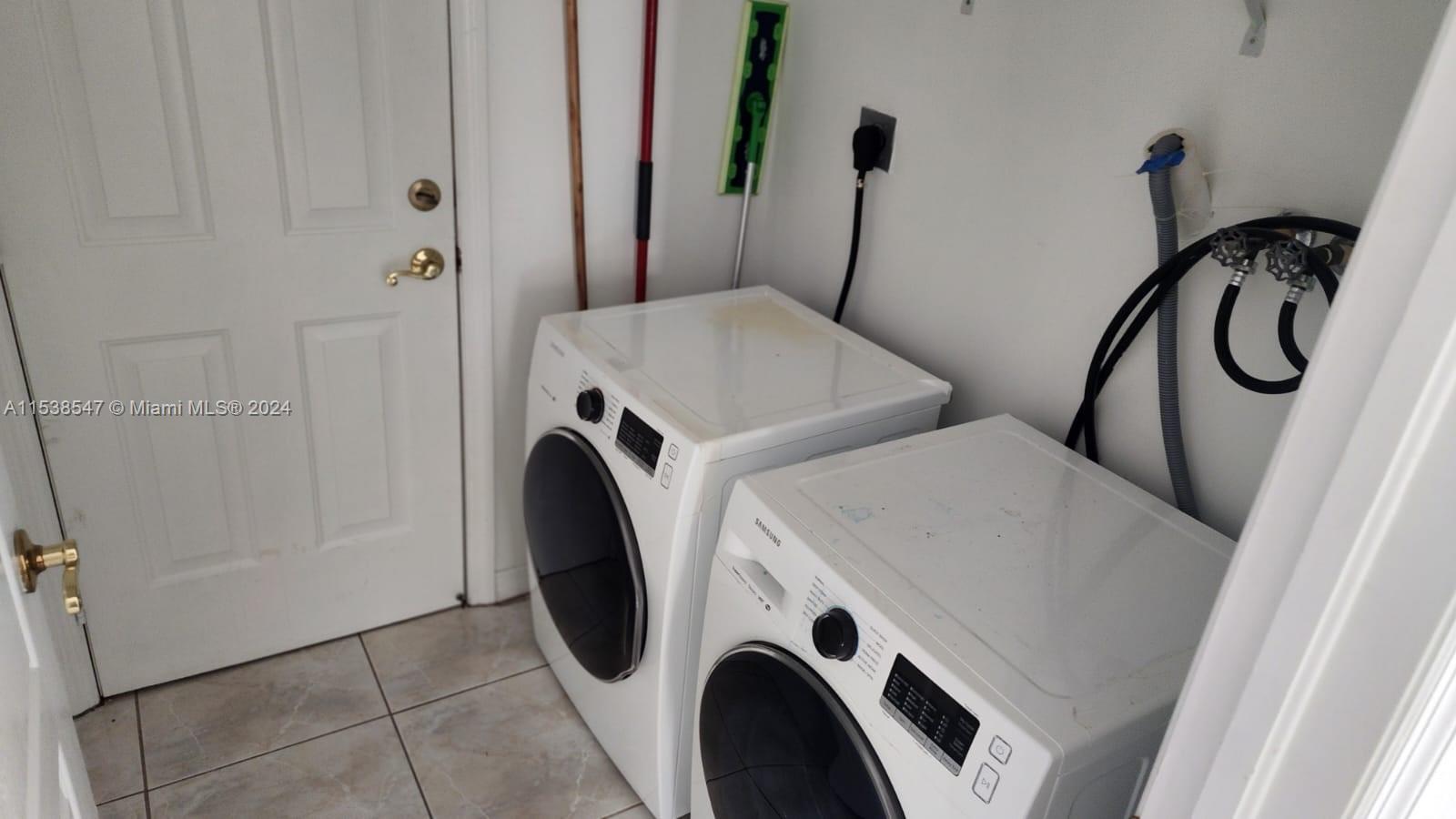 6202 SW 157th Pl 6202, Miami, Florida 33193, 5 Bedrooms Bedrooms, ,3 BathroomsBathrooms,Residentiallease,For Rent,6202 SW 157th Pl 6202,A11538547