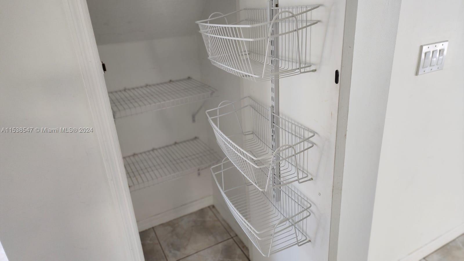 6202 SW 157th Pl 6202, Miami, Florida 33193, 5 Bedrooms Bedrooms, ,3 BathroomsBathrooms,Residentiallease,For Rent,6202 SW 157th Pl 6202,A11538547