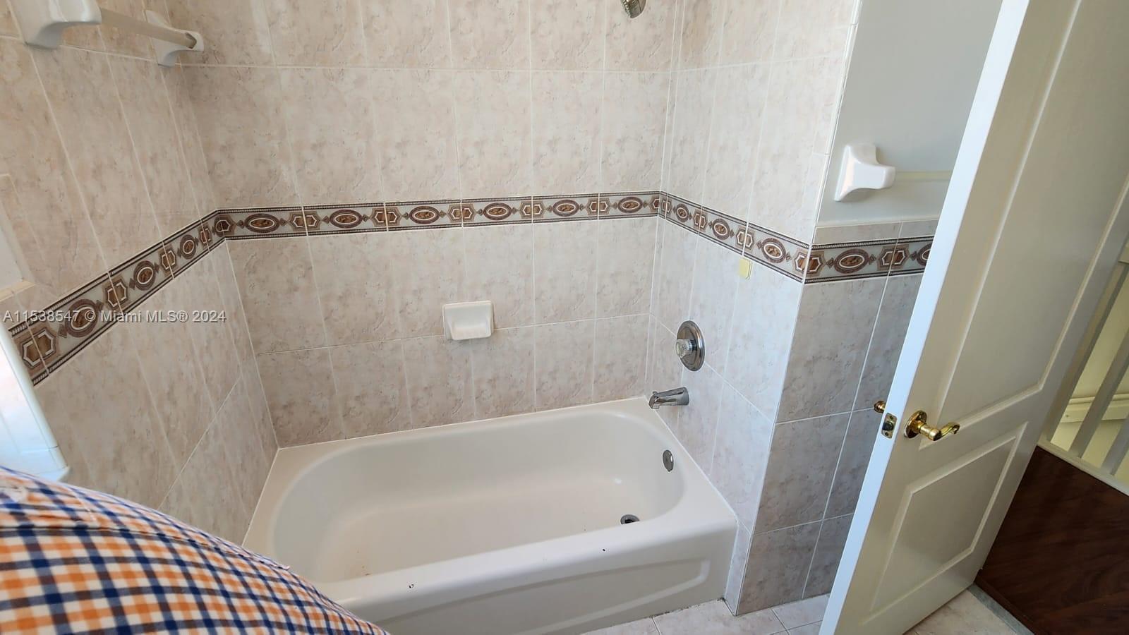 6202 SW 157th Pl 6202, Miami, Florida 33193, 5 Bedrooms Bedrooms, ,3 BathroomsBathrooms,Residentiallease,For Rent,6202 SW 157th Pl 6202,A11538547