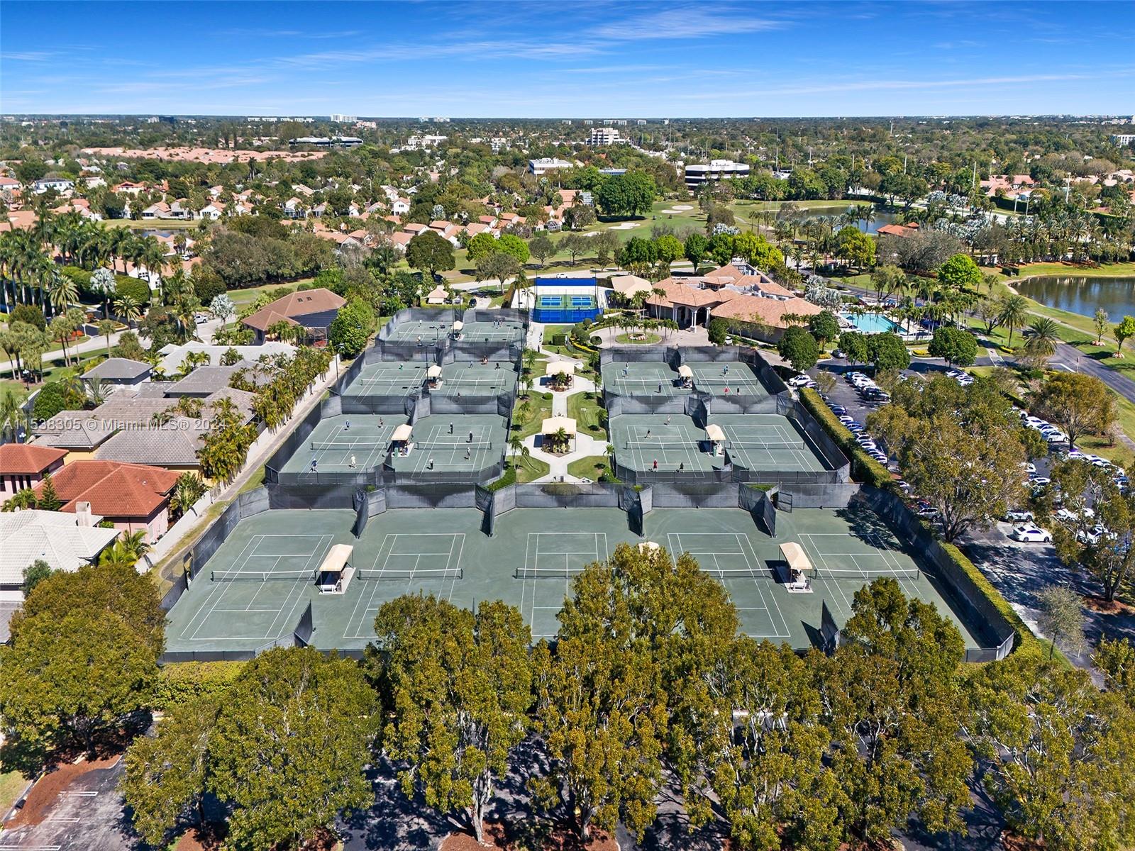 Boca Pointe offers sports memberships that include 15 tennis courts and 4 pickleball courts