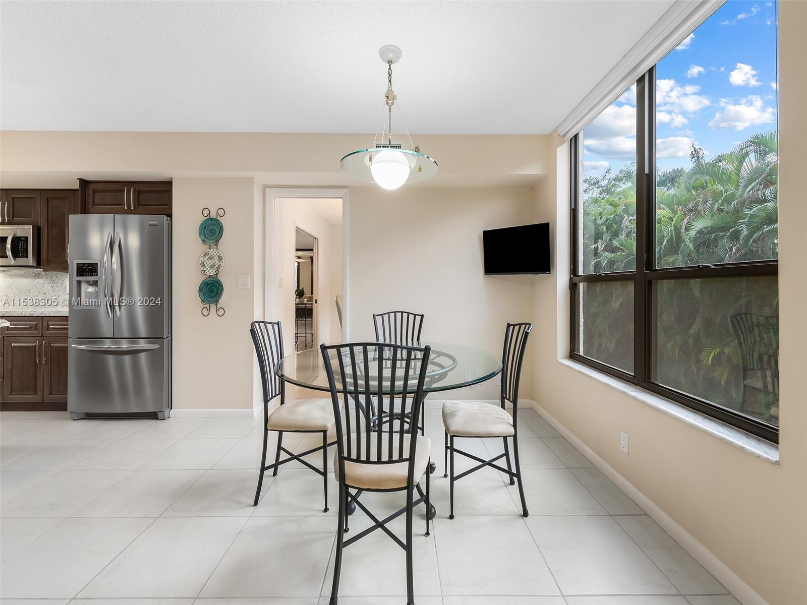 Dinning area off the kitchen