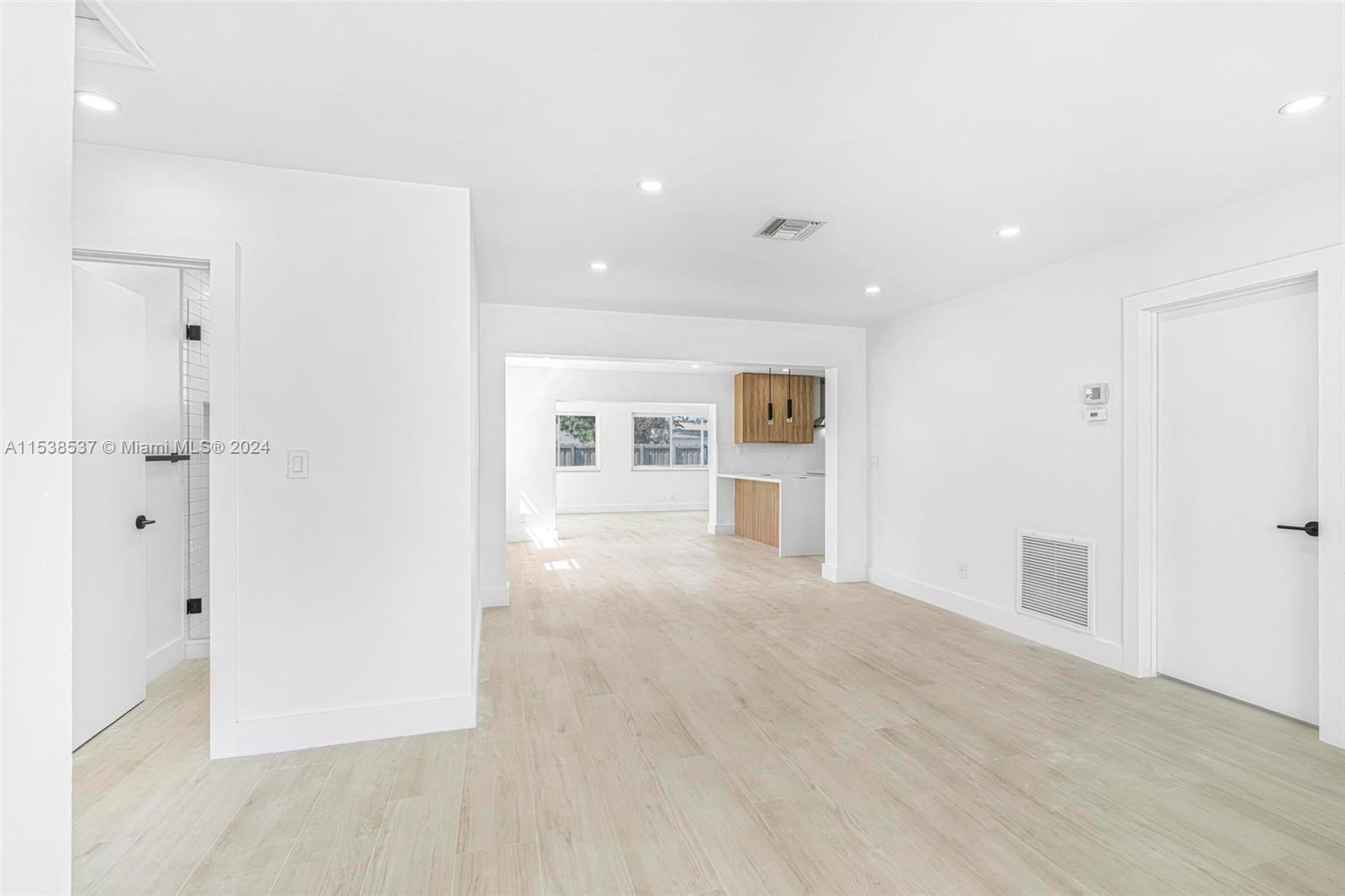 1116 N 31st Ave, Hollywood, Florida 33021, 4 Bedrooms Bedrooms, ,2 BathroomsBathrooms,Residentiallease,For Rent,1116 N 31st Ave,A11538537